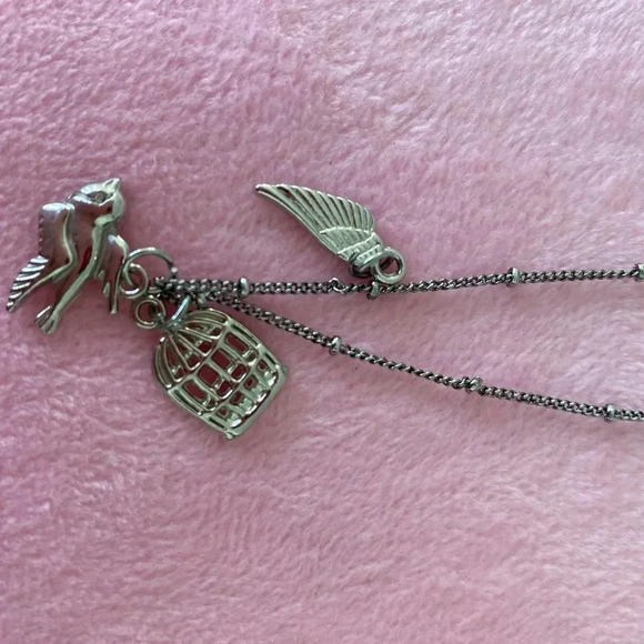 Silvertoned Necklace with multicharm(cage, bird and wing charms) pendant - Picture 2 of 9